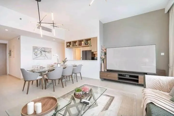 Elegant 4 Bedroom With Panoramic Burj Khalifa Views Dubai Apartment