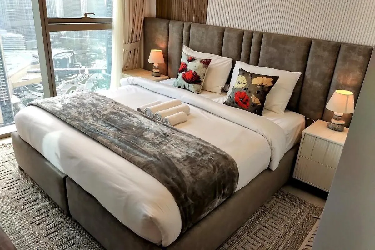 Daire Elegant 4 Bedroom With Panoramic Burj Khalifa Views Dubai